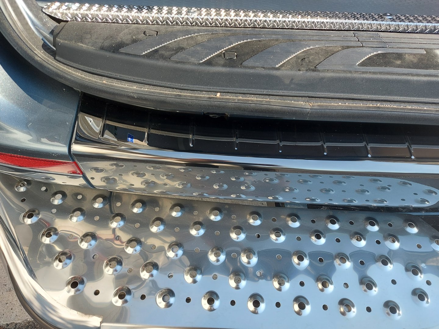 MB Sprinter W907 Takapuskurin suojalista (Blackline) - Image 3