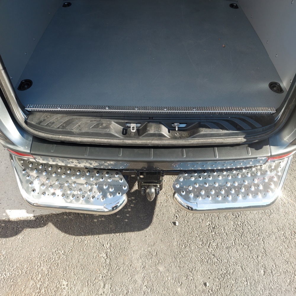 MB Sprinter W907 Takapuskurin suojalista (ABS-muovia)